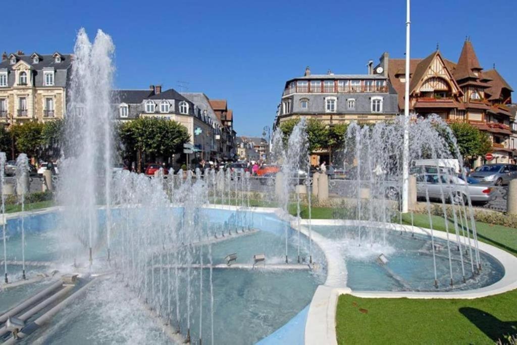 "Magnifique 2 Pieces Deauville" Piscine Et Jardin Exterior photo
